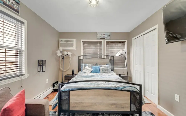 photo 2 of Modern Cozy 3br Home Just 10 Mins From Jfk! 3 Bedroom Residence by RedAwning