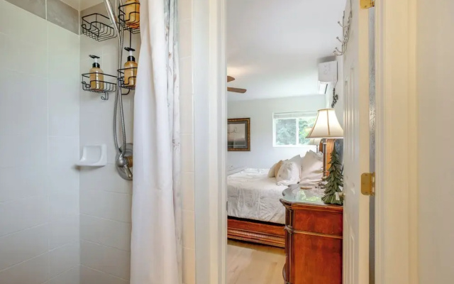 photo 4 of Modern Creekside Home: 9 Mi to Downtown Denver