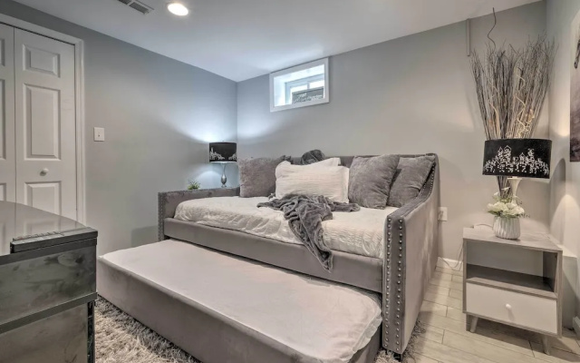 photo 5 of 6 Mi to National Mall: Modern DC Apartment!