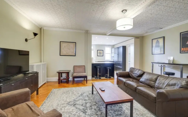 photo 2 of 2 Mi to National Mall: Modern DC Home