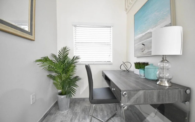 photo 2 of Modern Deluxe Loft Hollywood Beach Unit 8
