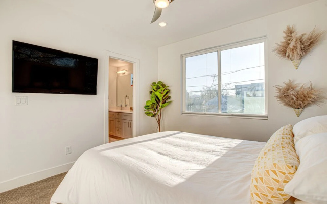 photo 2 of Modern Denver Vacation Rental w/ Rooftop Deck!