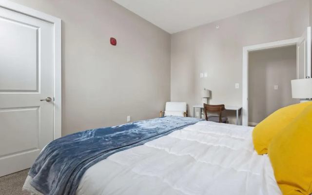 photo 3 of Modern Downtown Apartment