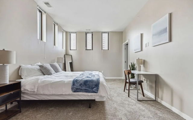 photo 5 of Modern Downtown Apartment