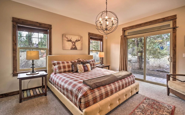 photo 3 of Modern Eagle Crest Escape w/ Patio & 2 Balconies!