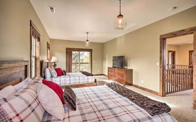 photo 4 of Modern Eagle Crest Escape w/ Patio & 2 Balconies!