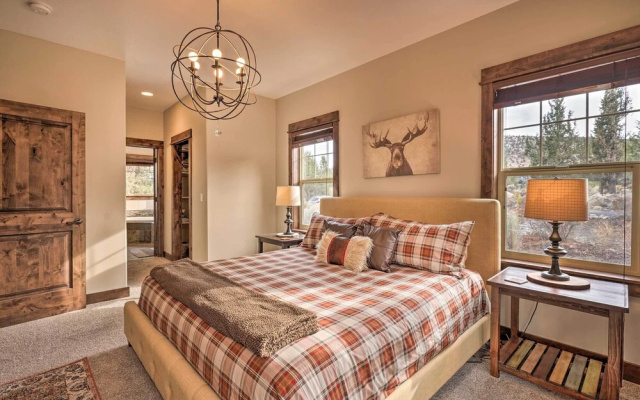 photo 5 of Modern Eagle Crest Escape w/ Patio & 2 Balconies!