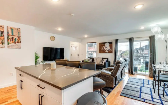 photo 5 of Modern Elizabeth Apartment ~ 1 Mi to Train Station