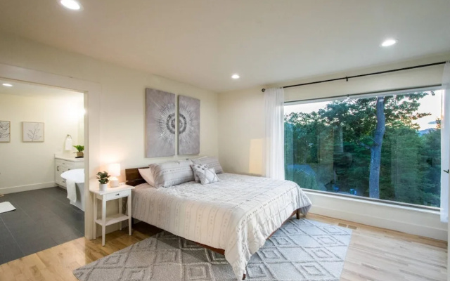 photo 3 of Modern Escape by Avanstay Views, 10min to Town