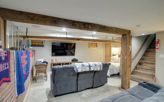 photo 2 of Modern Farmhouse w/ Movie Room - 6 Mi to Lake!