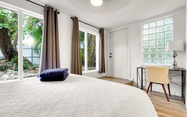photo 2 of Modern & Fashionable Apartment w/Pool and Garden