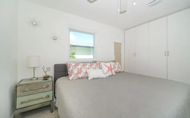 photo 4 of Modern & Fresh - Less than 3 miles to the Beach!