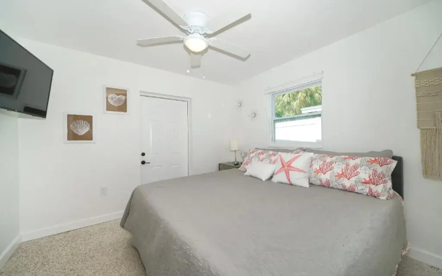 photo 5 of Modern & Fresh - Less than 3 miles to the Beach!