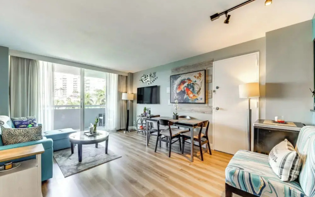 photo 2 of Modern Ft Lauderdale Condo ~ 7 Mi to Airport!