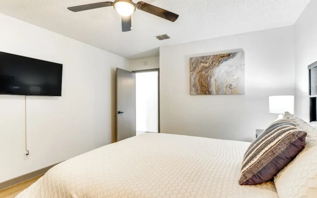 photo 5 of Modern Georgetown Home < 2 Mi to Blue Hole Park!