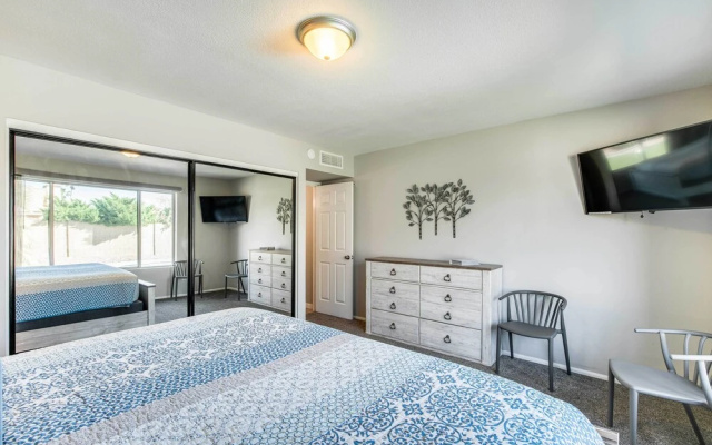 photo 4 of Pool & Putting Green: Scottsdale Family Escape