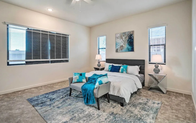 photo 5 of Modern Glendale Getaway ~ 3 Mi To Stadium!