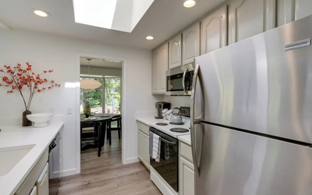 photo 5 of Modern Home: 3 Miles to Woodinville Wine Country!