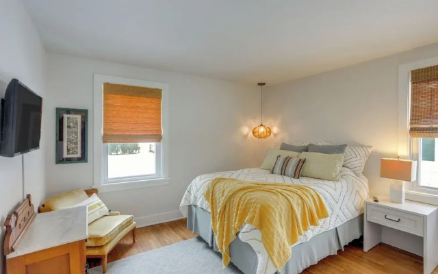 photo 4 of Cozy Cottage in Historic Village: Near Cedar Point