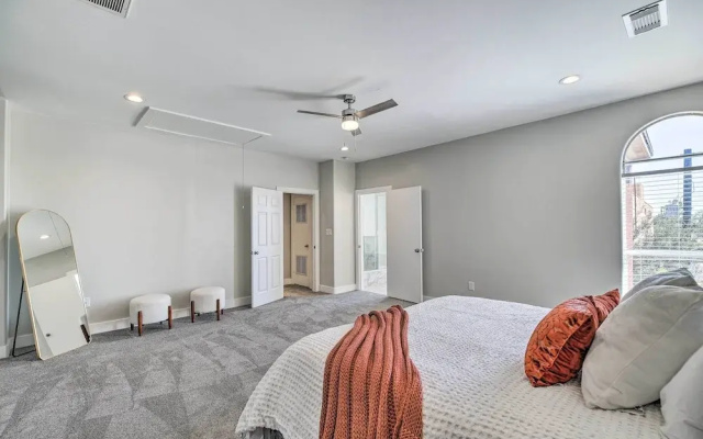 photo 4 of 3-story Houston Townhome: 1 Mi to Minute Maid Park