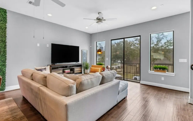 photo 2 of Modern, Houston Inspired House W/ Best Views Of Downtown! - Less Than 1 Mile To Eado/midtown Bars 3 Bedroom Home by Redawning