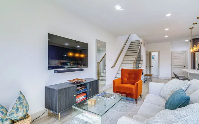 photo 2 of Modern Houston Retreat w/ Patio, 11 Mi to Dtwn