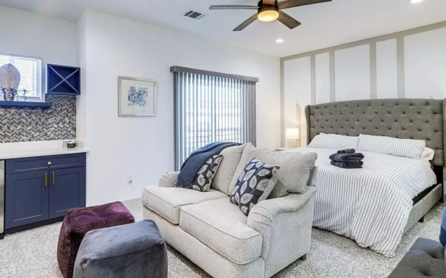 photo 3 of Modern Houston Retreat w/ Patio, 11 Mi to Dtwn