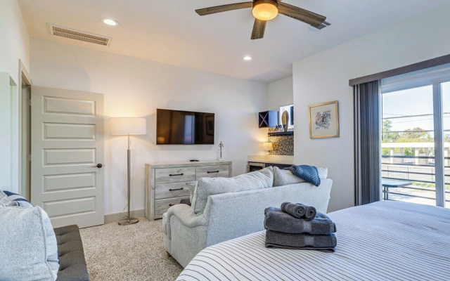 photo 4 of Modern Houston Retreat w/ Patio, 11 Mi to Dtwn