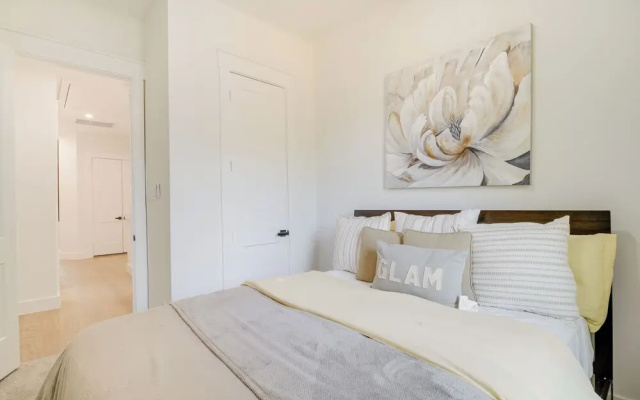 photo 4 of Modern Houston Home w/ Yard, 3 Mi to Toyota Center