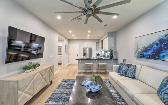 photo 2 of Modern Irvine Condo w/ Pool - 7 Mi to Beach!