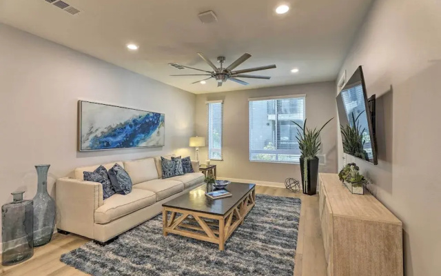 photo 3 of Modern Irvine Condo w/ Pool - 7 Mi to Beach!