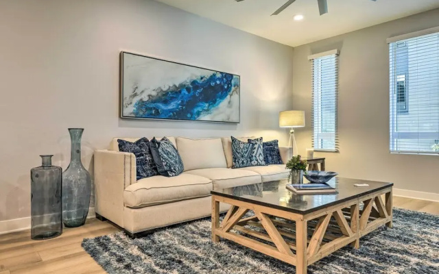 photo 5 of Modern Irvine Condo w/ Pool - 7 Mi to Beach!