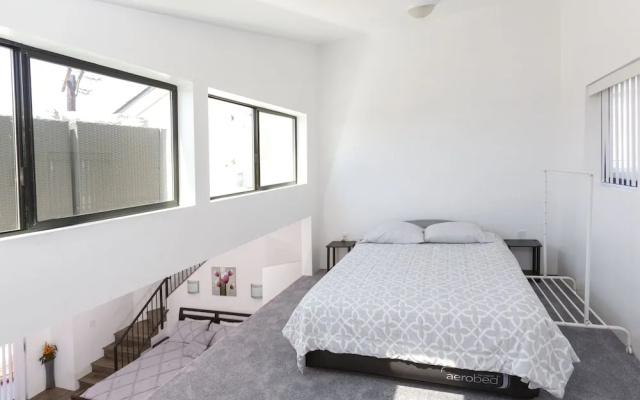 photo 2 of Modern Loft Rooftop Deck Venice Beach Studio Bedroom Apts by RedAwning