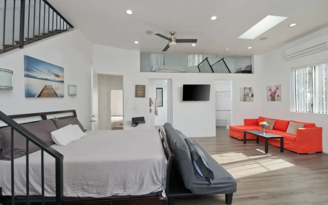 photo 4 of Modern Loft Rooftop Deck Venice Beach Studio Bedroom Apts by RedAwning