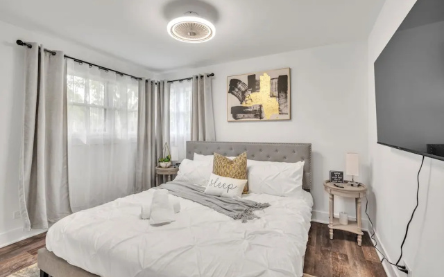 photo 3 of Modern Luxury Amenities Near Woodfield Mall 2 Bedroom Home by RedAwning
