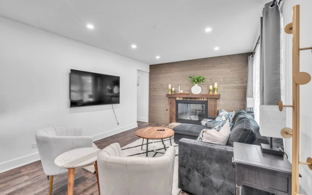 photo 5 of Modern Luxury Amenities Near Woodfield Mall 2 Bedroom Home by RedAwning