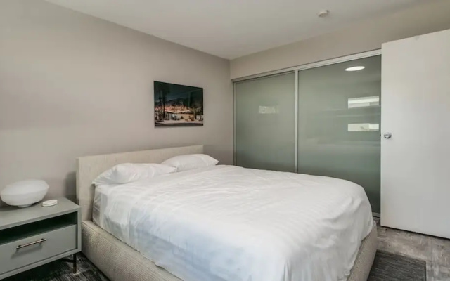 photo 2 of Unbeatable Old Town Location! Modern and Classy!