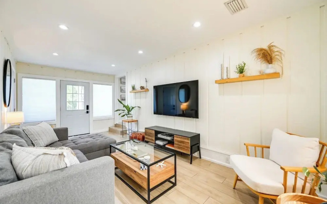 photo 2 of Modern Naples Duplex Home ~ 6 Mi to Beach!