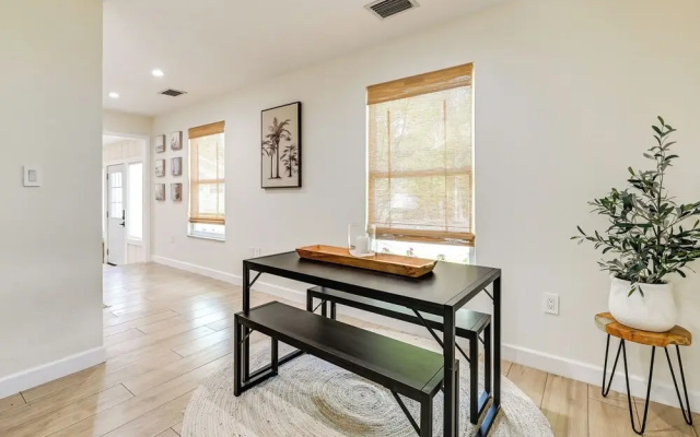photo 5 of Modern Naples Duplex Home ~ 6 Mi to Beach!