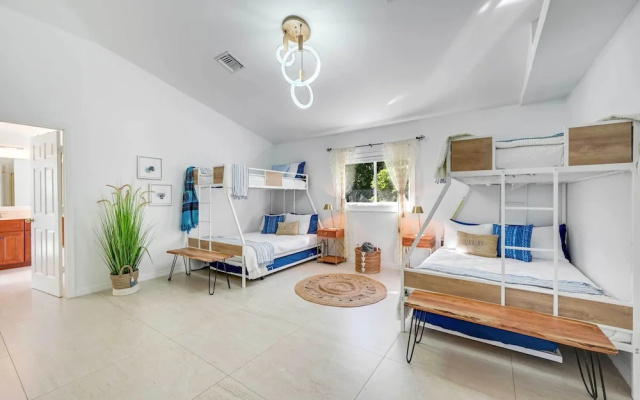 photo 2 of Modern Naples Oasis w/ Saltwater Pool & Jacuzzi!