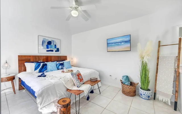 photo 5 of Modern Naples Oasis w/ Saltwater Pool & Jacuzzi!