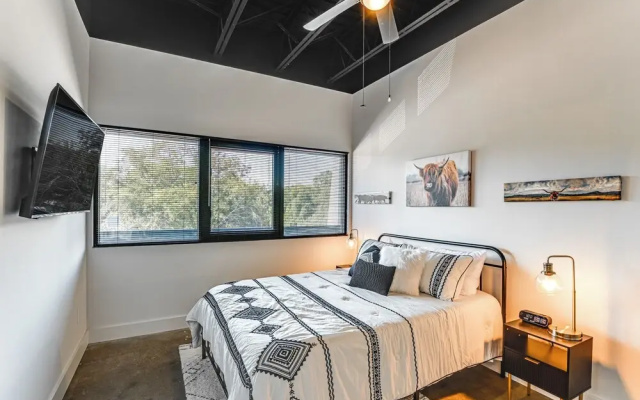 photo 4 of Modern Nashville Condo: 5 Mi to Downtown!