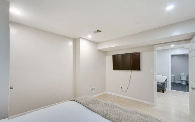 photo 3 of Modern Newark Vacation Rental ~ 3 Mi to Airport!