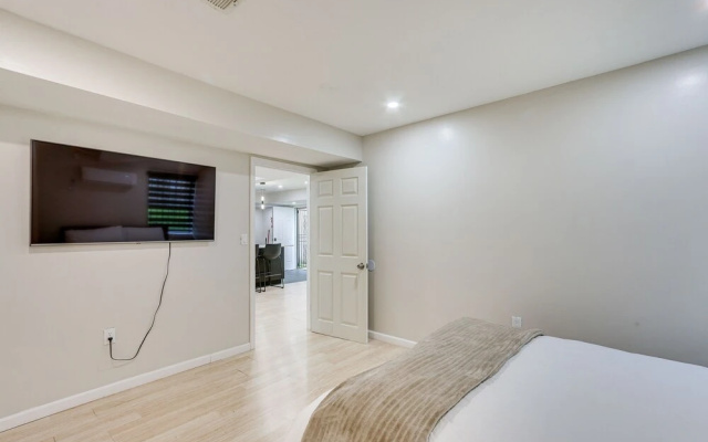photo 4 of Modern Newark Vacation Rental ~ 3 Mi to Airport!
