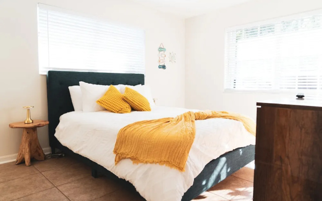 photo 5 of Modern Oasis