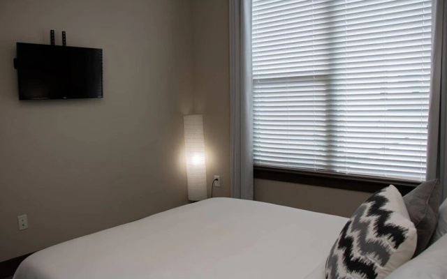 photo 3 of Modern & Private Condo Balcony Great Location