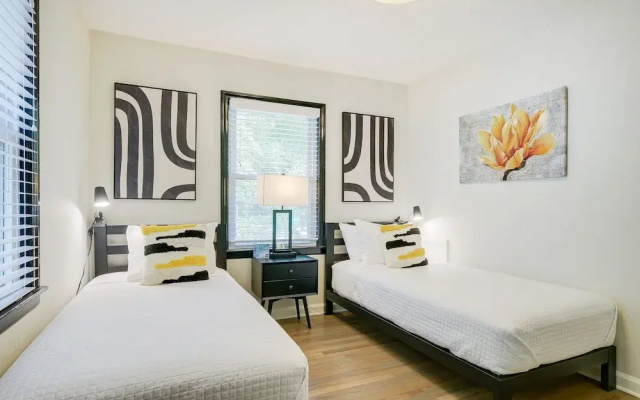 photo 2 of Modern Raleigh Vacation Rental ~ 3 Mi to Downtown!