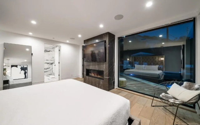 photo 3 of Modern Smart Home With Spectacular Views