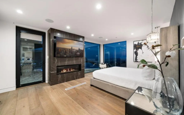 photo 5 of Modern Smart Home With Spectacular Views
