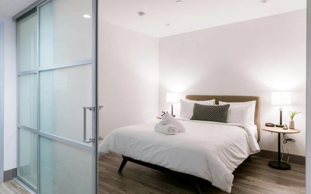 photo 2 of Modern & Spacious 2-Bedroom DTLA